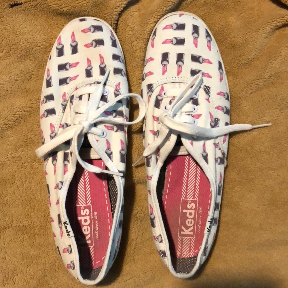 Keds lipstick print tennis shoes